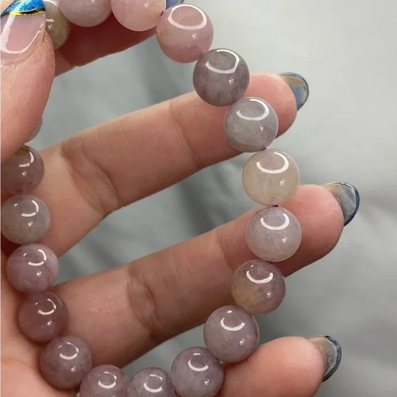 Elegant Pink Amethyst Beaded Bracelet - Picture 4 of 8